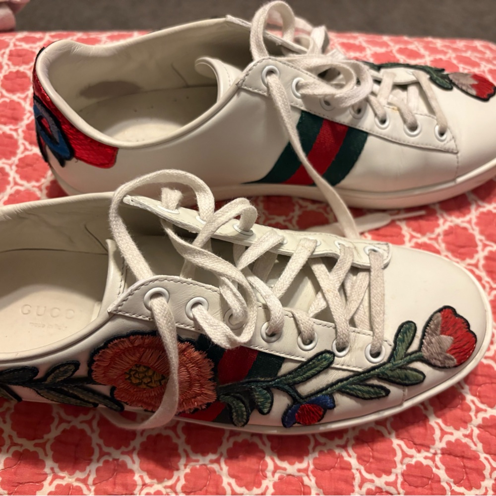 Gucci Women's White Sneakers with Red and Green Embroidery